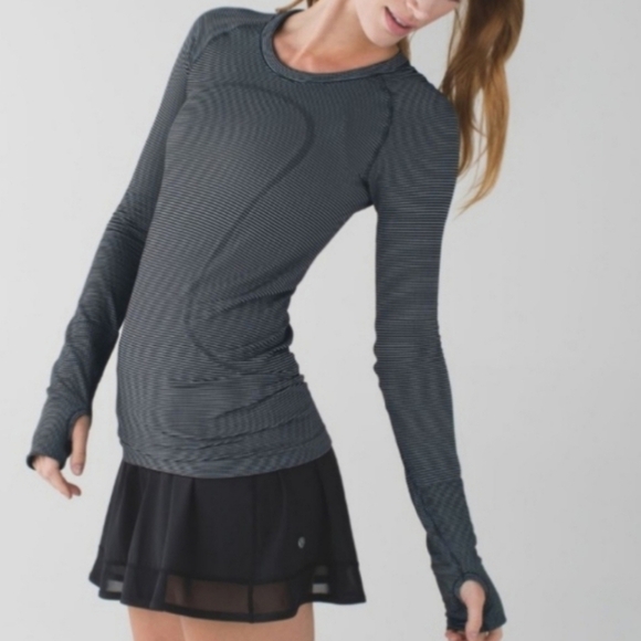 lululemon athletica Tops - Lululemon Swiftly Tech Long Sleeve  Top Sz 4 Metal Dark Gray Micro Stripe